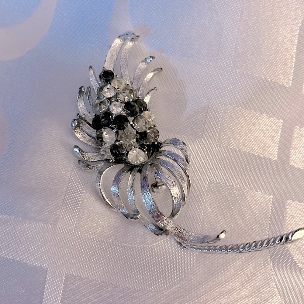 Vintage Coro Clear, Smokey & Black Crystal Rhinestone & Silver Toned
Lrg. Brooch